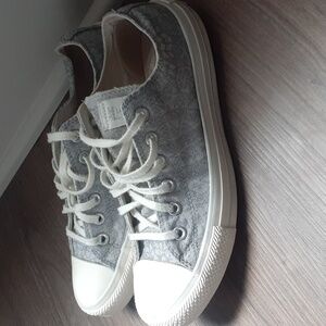 Converse Textured Gray and White Sneakers